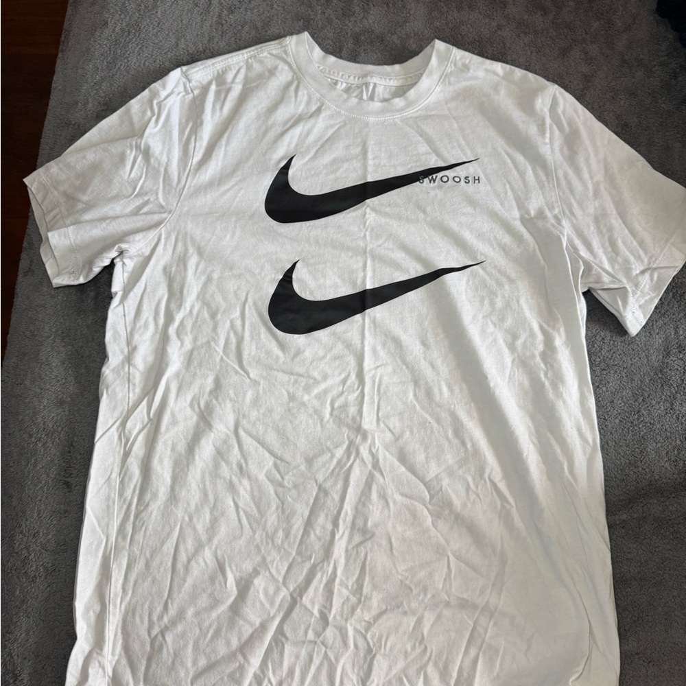 Nike White and Black Short Sleeve Tee